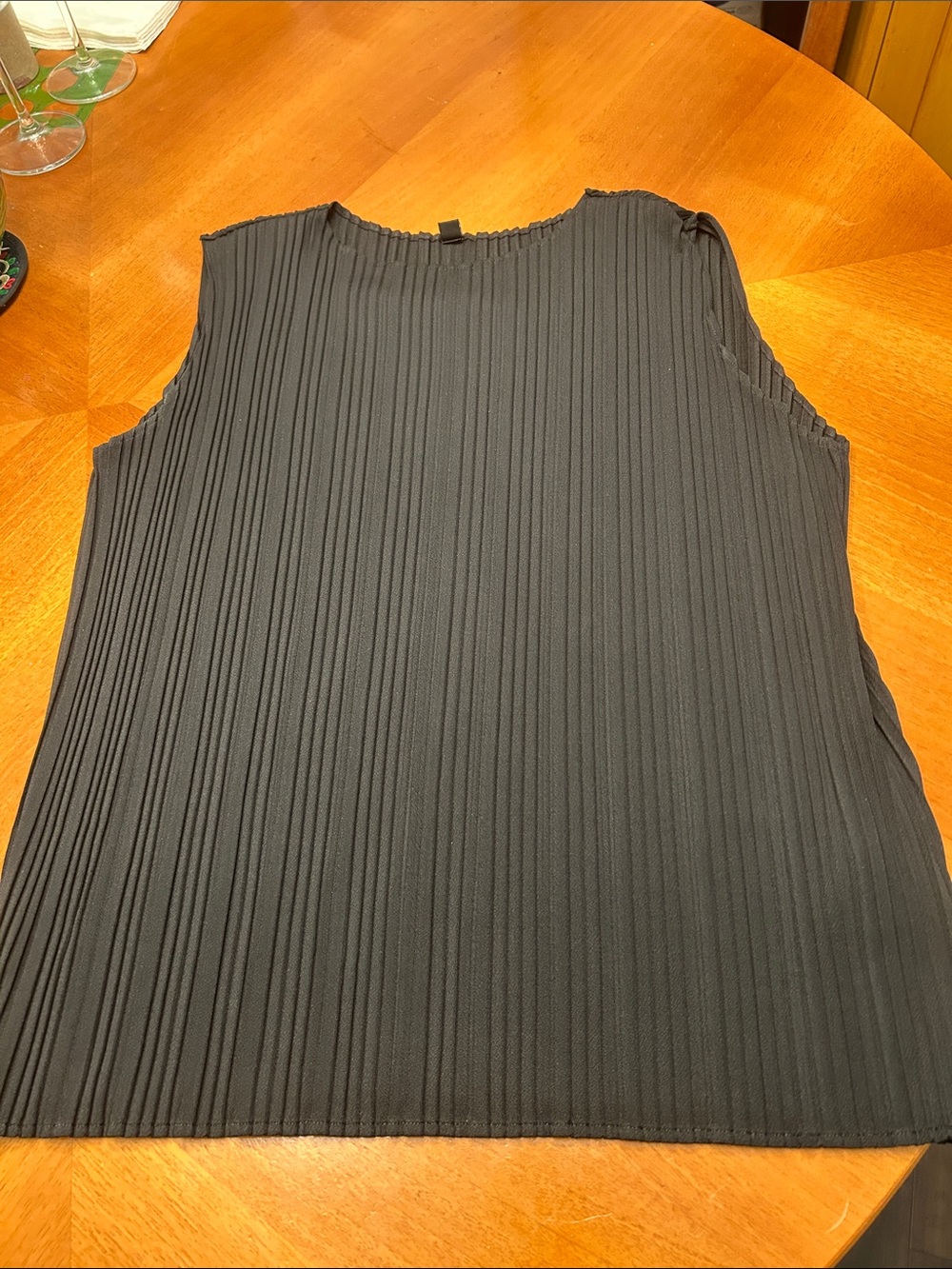 Uniqlo Black Sleeveless Pleated Tank Top